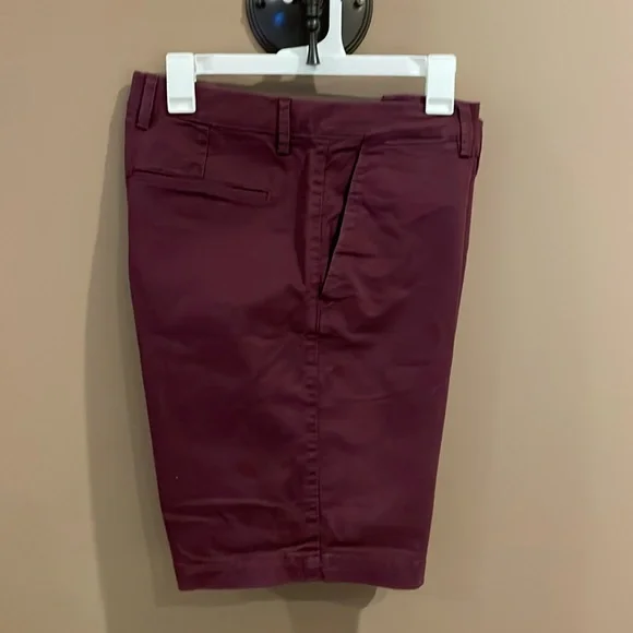Gap 10 Inch Shorts- Waist 32- Maroon - Picture 1 of 4